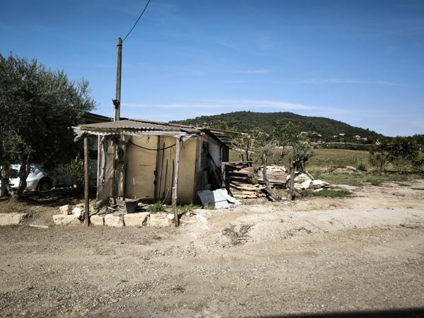 proche MANOSQUE(04)grand MAS NAPOLEONIEN 240m2 au calme à aménager de m2 avec T2 terrain 3998 m2