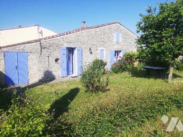 A Souhe sur la commune de LE GUA, jolie maison ancienne sur 2 niveaux avec jardin clos
