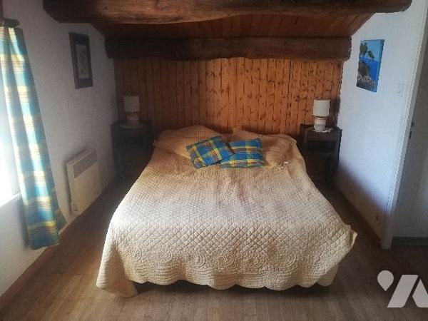 A Souhe sur la commune de LE GUA, jolie maison ancienne sur 2 niveaux avec jardin clos