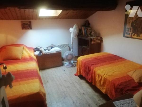 A Souhe sur la commune de LE GUA, jolie maison ancienne sur 2 niveaux avec jardin clos