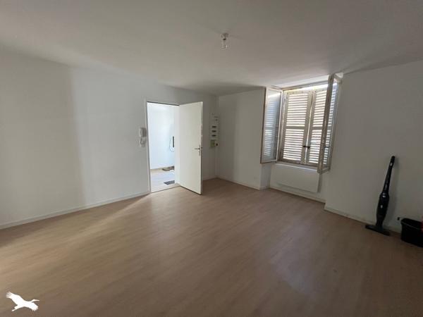 Immeuble à vendre 249 995 € Saint-Sulpice-les-Feuilles 402 m² DPE D