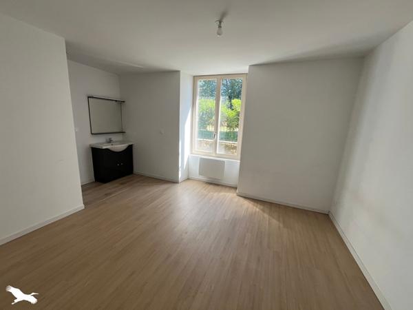Immeuble à vendre 249 995 € Saint-Sulpice-les-Feuilles 402 m² DPE D
