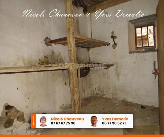 Maison avec dépendances à Rénover à Ardes-sur-Couze