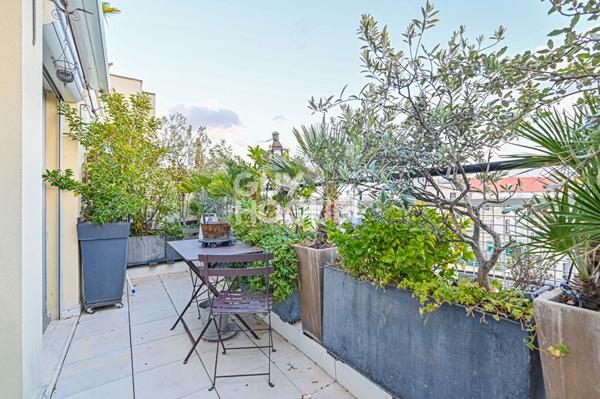 Deux pièces en parfait état avec terrasse