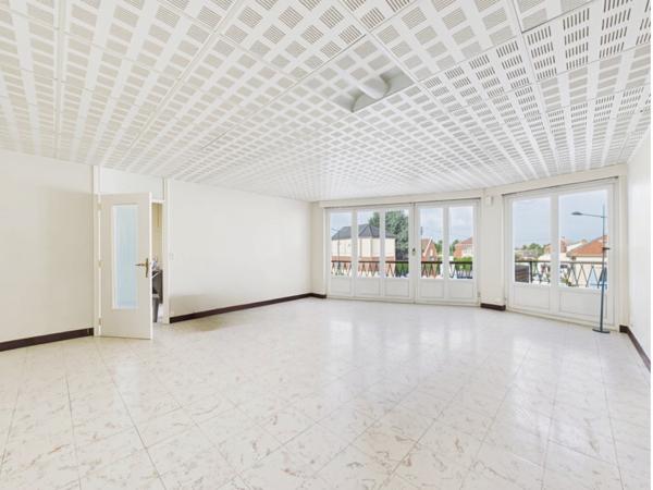 Immeuble
        
        - 335 m² 299 000 € *