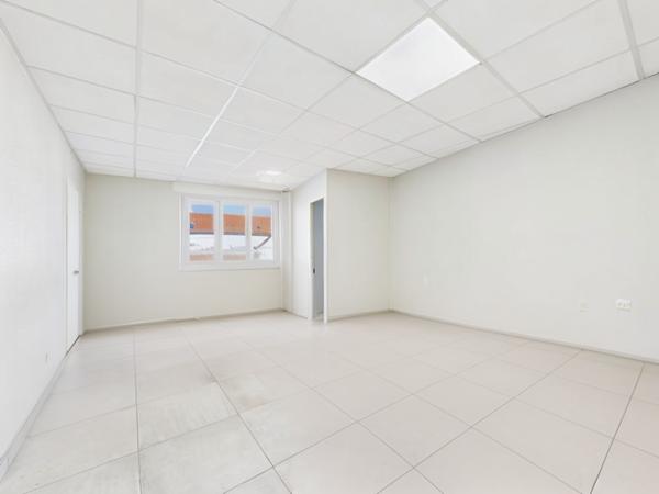 Immeuble
        
        - 335 m² 299 000 € *