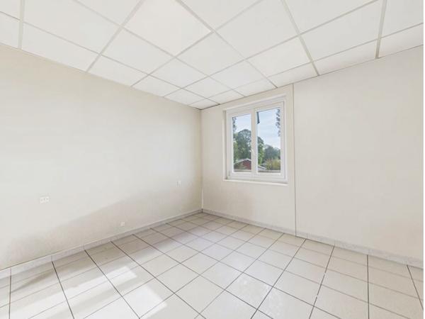 Immeuble
        
        - 335 m² 299 000 € *