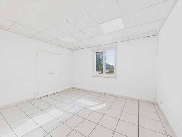 Immeuble
        
        - 335 m² 299 000 € *