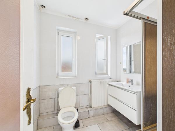 Immeuble
        
        - 335 m² 299 000 € *