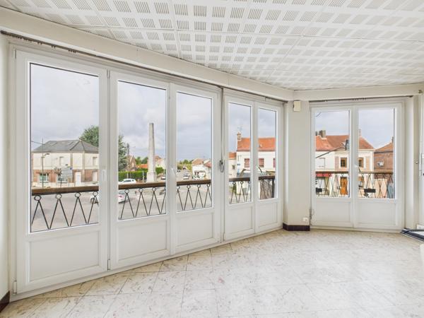 Immeuble
        
        - 335 m² 299 000 € *