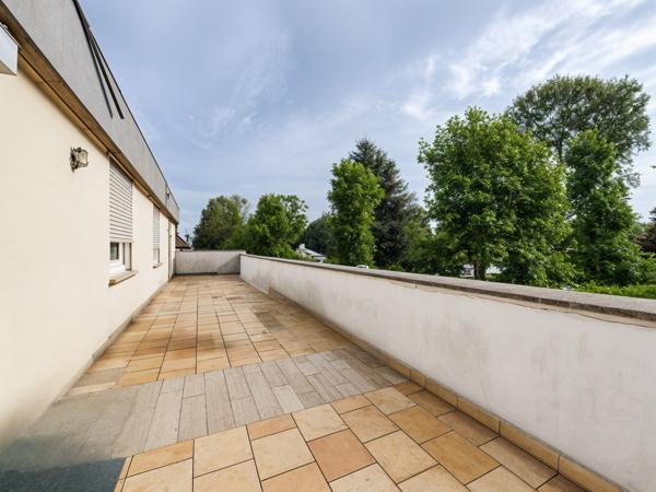 Immeuble
        
        - 335 m² 299 000 € *