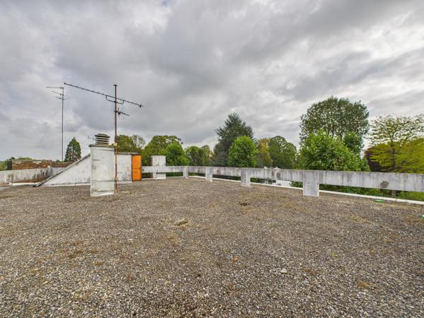 Immeuble
        
        - 335 m² 299 000 € *