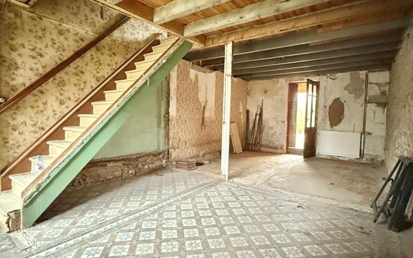 Maison à vendre    3 pièces • 176 m2 Lamarche-sur-Saône