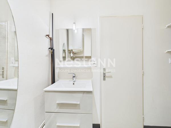 Aurillac, centre ville, à Vendre Appartement de 2 pièces en rez-de-chaussée, avec box.