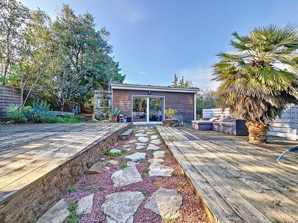 Mas de plain-pied avec dépendance et terrain en pleine nature – Extérieurs de Faugères – Cadre préservé sans voisinage