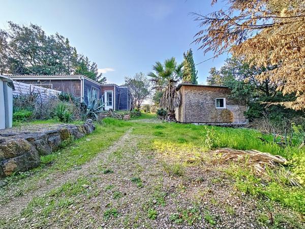 Mas de plain-pied avec dépendance et terrain en pleine nature – Extérieurs de Faugères – Cadre préservé sans voisinage