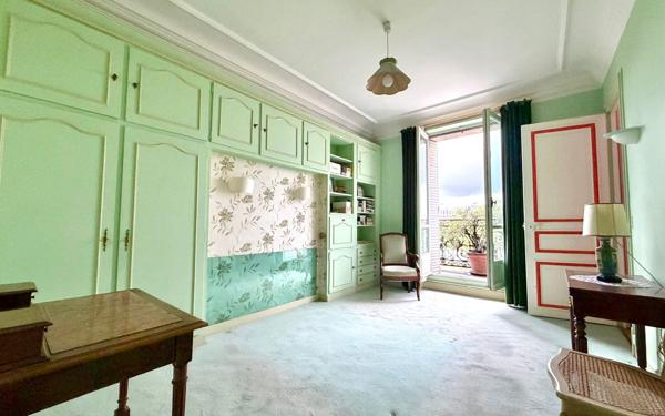 Appartement à vendre    6 pièces • 150,54 m2 Paris 12
