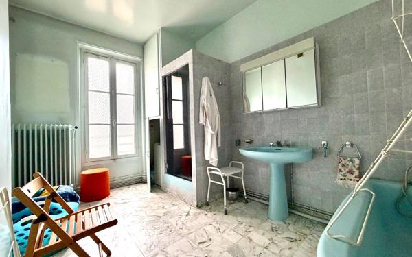 Appartement à vendre    6 pièces • 150,54 m2 Paris 12