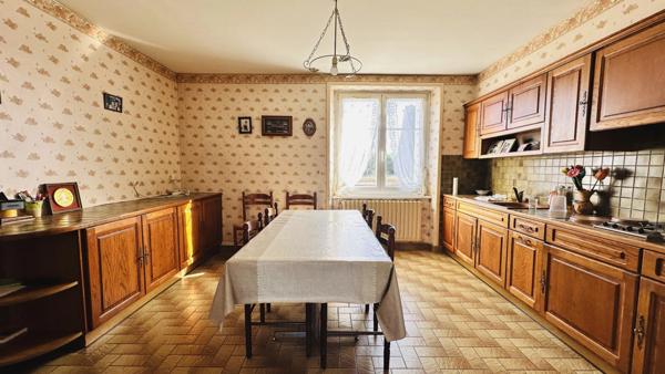 À vendre – CAMARET-SUR-MER Spacieuse maison traditionnelle à deux pas des plages et du centre-ville