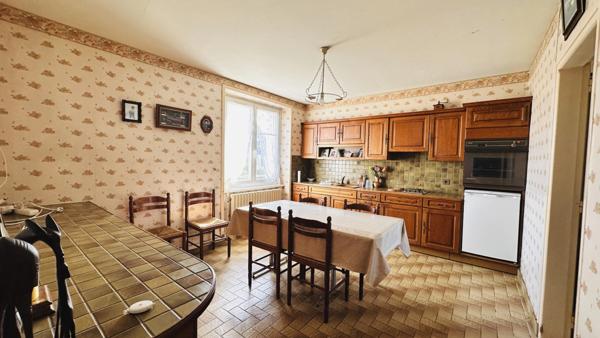 À vendre – CAMARET-SUR-MER Spacieuse maison traditionnelle à deux pas des plages et du centre-ville