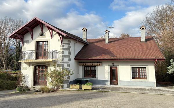 Maison à vendre    9 pièces • 223,17 m2 Valleiry