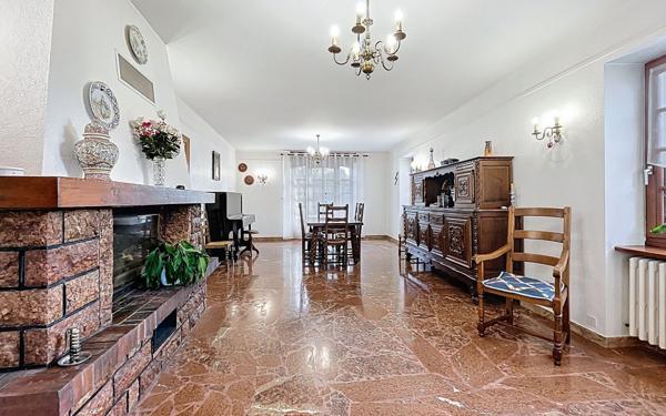 Maison à vendre    9 pièces • 223,17 m2 Valleiry