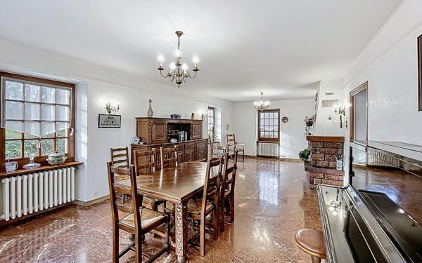 Maison à vendre    9 pièces • 223,17 m2 Valleiry