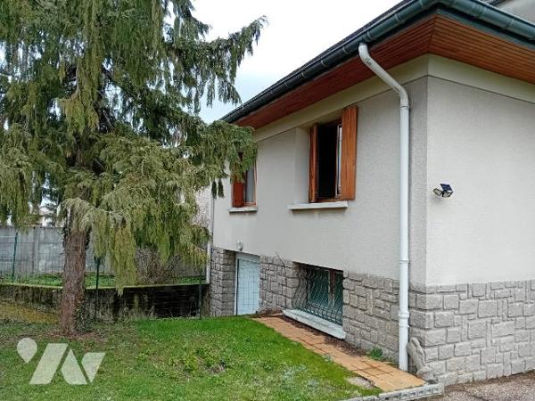 Charmante villa sur BOEN SUR LIGNON construite sur  terrain de 2833m².