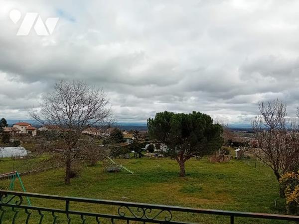 Charmante villa sur BOEN SUR LIGNON construite sur  terrain de 2833m².