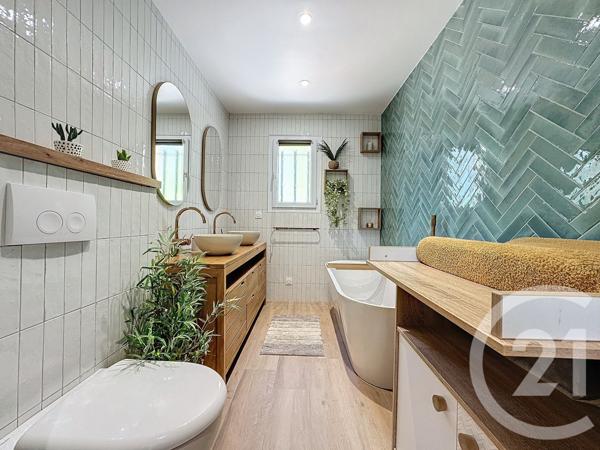 Maison à vendre  7 pièces - 255 m2 NANS LES PINS - 83