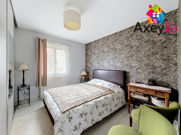 A VENDRE - CHAZELLE SUR LYON - MAISON DE PLAIN-PIED AVEC GARAGE ET TERRAIN