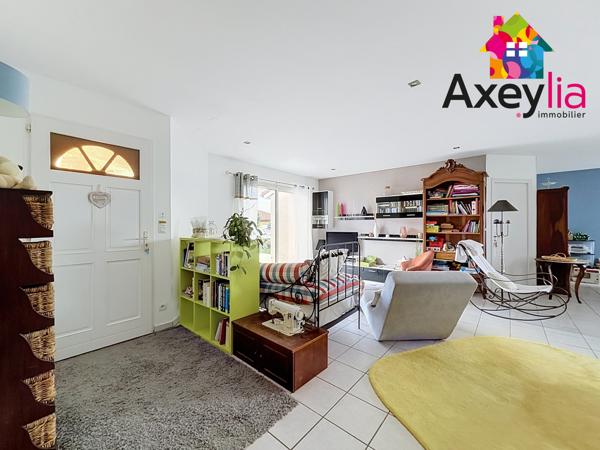 A VENDRE - CHAZELLE SUR LYON - MAISON DE PLAIN-PIED AVEC GARAGE ET TERRAIN