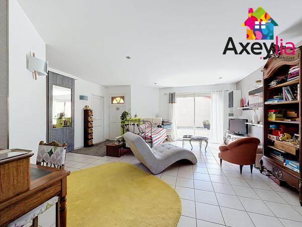 A VENDRE - CHAZELLE SUR LYON - MAISON DE PLAIN-PIED AVEC GARAGE ET TERRAIN