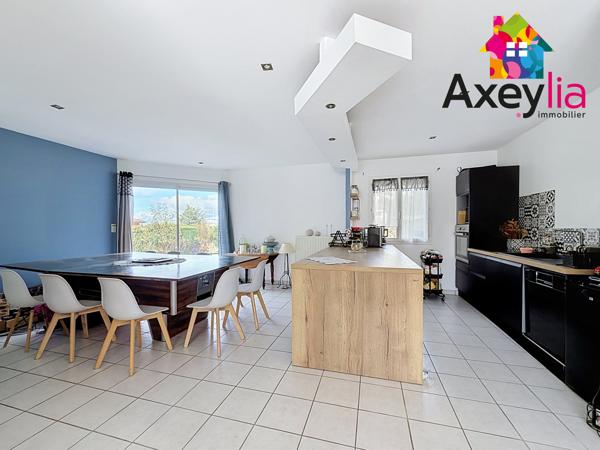 A VENDRE - CHAZELLE SUR LYON - MAISON DE PLAIN-PIED AVEC GARAGE ET TERRAIN