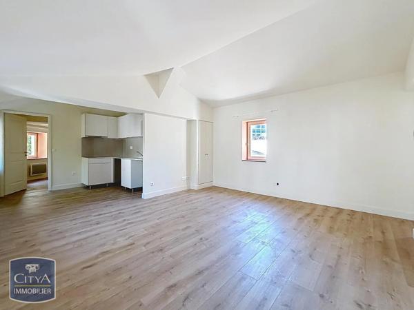 Appartement à louer 4 pièces 77.21m² Nîmes (30000)