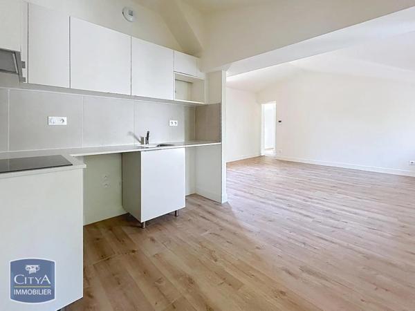 Appartement à louer 4 pièces 77.21m² Nîmes (30000)