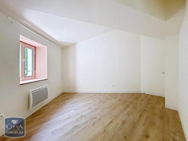 Appartement à louer 4 pièces 77.21m² Nîmes (30000)