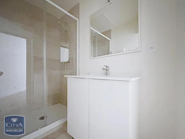 Appartement à louer 4 pièces 77.21m² Nîmes (30000)