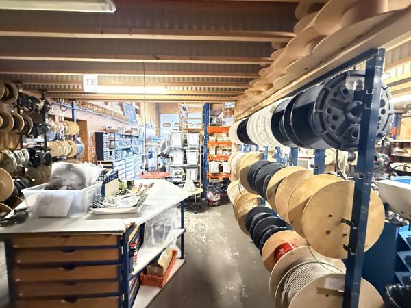 Montarnaud (34570) Locaux professionnels de 580m² à Montarnaud, proche A75.