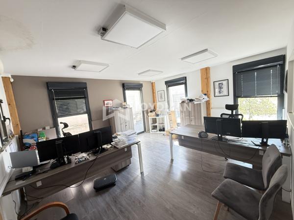 Montarnaud (34570) Locaux professionnels de 580m² à Montarnaud, proche A75.