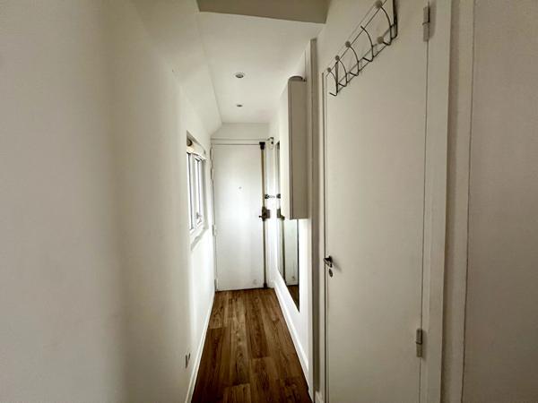 Studio au dernier étage avec jolie vue dégagée & Canal !