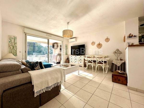 SUPERBE REZ DE JARDIN DE 45 M2 DANS RESIDENCE AVEC PISCINE