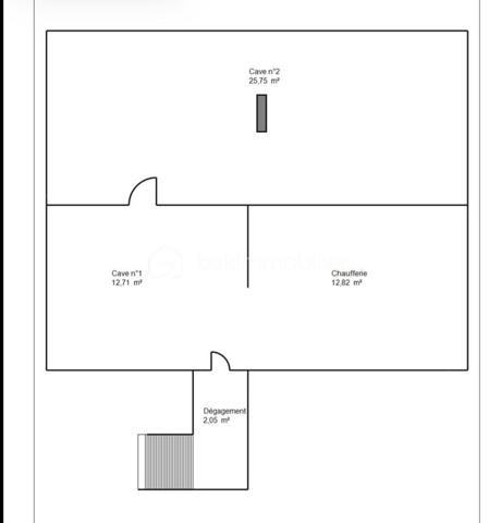 Dans un quartier calme et recherché de Chatou, à proximité immédiate des commerces, des écoles et des transports, découvrez cette agréable maison familiale de 5 pièces, offrant de beaux volumes et un fort potentiel d’aménagement.
La gare se situe à environ 20 minutes à pied et permet de rejoindre facilement Paris et La Défense. Les commerces sont accessibles en seulement 5 minutes à pied et les écoles à moins de 10 minutes.
Au rez-de-chaussée, vous découvrirez un double séjour lumineux avec cheminée d’environ 25 m², une cuisine indépendante ainsi qu’une pièce de 14 m², pouvant être aménagée selon vos besoins en chambre, salle à manger ou bureau. Un WC/DOUCHE indépendant complète ce niveau.
À l’étage, un palier dessert trois belles chambres de 11, 16 et 14 m², ainsi qu’une salle de bains avec une agréable vue sur le jardin et un WC indépendant. Un espace nuit confortable et fonctionnel, parfaitement adapté à une vie de famille. Possibilité d'aménager les combles pour un bureau ou chambre d'appoint.
Un sous-sol/cave accessible depuis la maison propose de nombreux espaces de rangement ainsi que différentes possibilités d’aménagement selon vos envies et vos projets.
Le tout est édifié sur un terrain clos d’environ 450 m² avec 2 annexes, offrant un cadre verdoyant et paisible, idéal pour profiter des beaux jours en famille ou entre amis.
Les petits plus à savoir : Chaudière Gaz moins de 10 ans, double vitrage au RDC, isolation sous toiture récente.
Une maison idéalement située, dans un environnement privilégié de Chatou, qui séduira les familles à la recherche d’espace, de calme et d’un bien à personnaliser selon leurs envies.