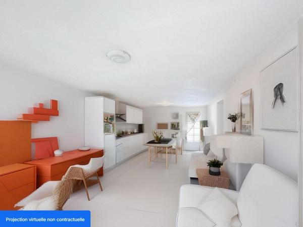 IDEAL INVESTISSEUR OU REGROUPEMENT FAMILIAL Maison de 150 m² avec piscine