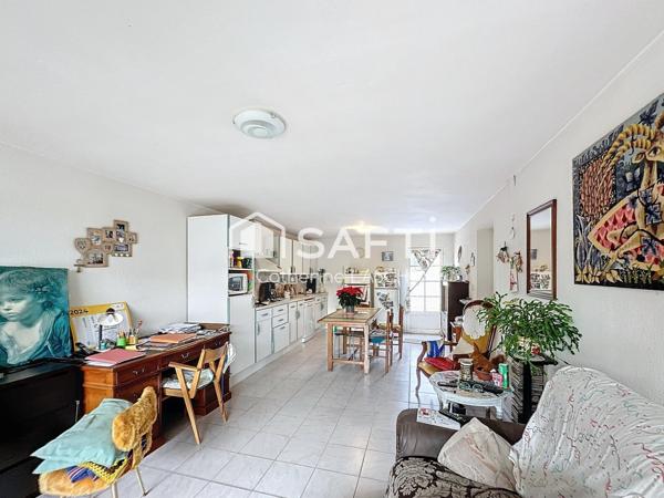 IDEAL INVESTISSEUR OU REGROUPEMENT FAMILIAL Maison de 150 m² avec piscine