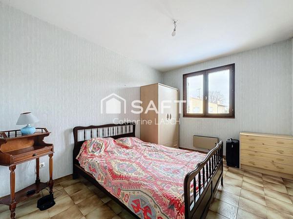 IDEAL INVESTISSEUR OU REGROUPEMENT FAMILIAL Maison de 150 m² avec piscine