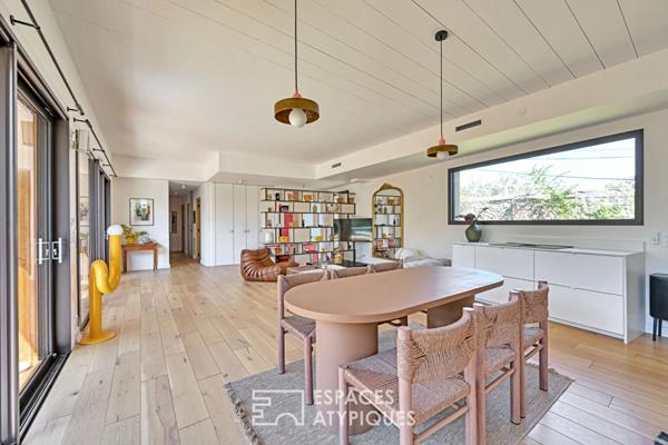 Élégante Maison de Plain-Pied en Bois avec Piscine et Jardin Verdoyant à la Tour Magne