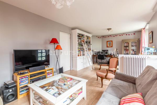 Au calme, maison de charme rénovée, 5 ch, joli jardin et terrasse.