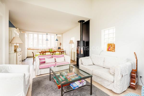 Au calme, maison de charme rénovée, 5 ch, joli jardin et terrasse.