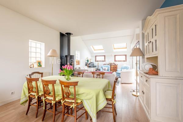 Au calme, maison de charme rénovée, 5 ch, joli jardin et terrasse.